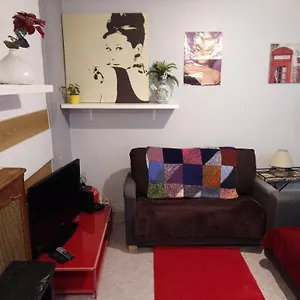 Familial Pour 1,2,3,4 Personnes De 42m2-accessible Handic -rez De Chaussee-vues Sur Rue Et Patio Prive - Sejour,chambre Separee,cuisine,salle De Bain,lit Double Et Canape-lit 2pers-entree De La Rue Berzelius-5 Minutes Du Metro Brochant-lig Parigi