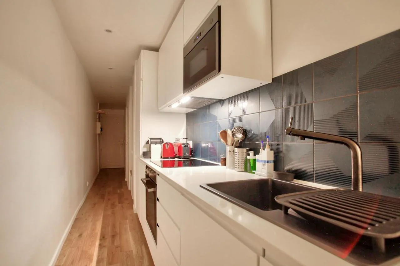Luxurious 1 Bedroom Louvre Saint Honoré Free Netflix Parigi 0*,  Francia